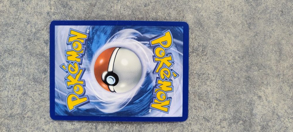 Cartonas pokemon cu ilustratie rara