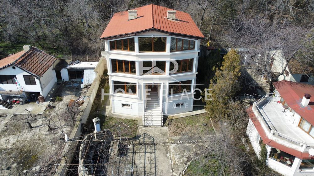 Продава се Къща в к.к. Златни пясъци - 390 кв.м за 470 €/кв.м - Снимка #1