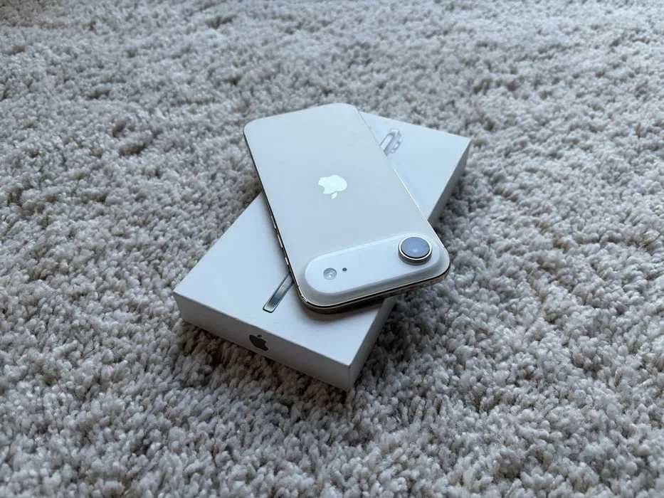 НОВ Apple iPhone AIR 256 GB Cloud White + оригинален MagSafe калъф и оригинално 20W зарядно