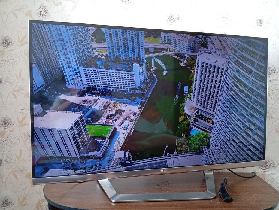 Продам 3D телевизор  120см