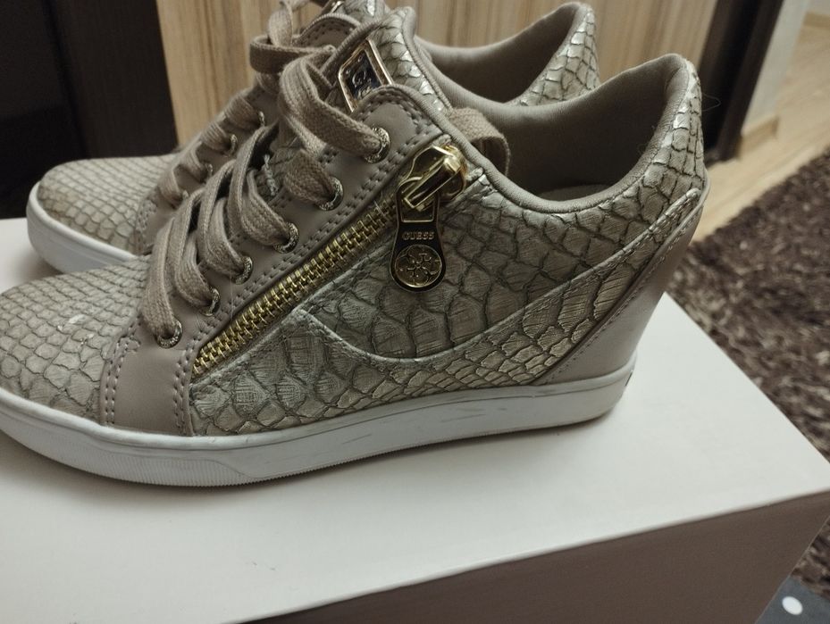 Обувки, маратонки guess гес