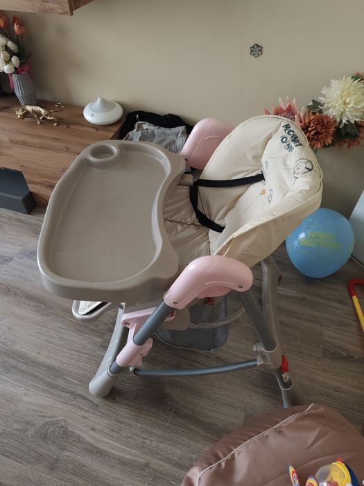 Столче за хранене момиче