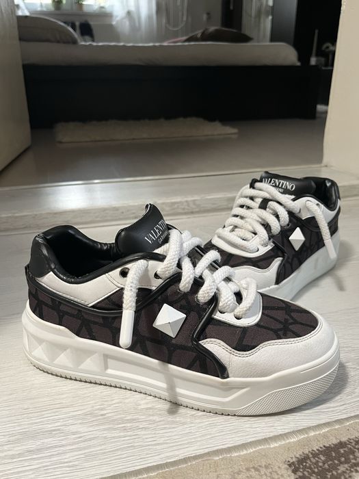 Valentino Garavani 41 (nike adidas jordan)