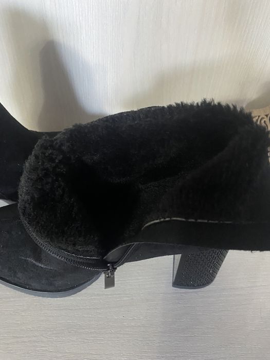 Продам  замшевые батильоны