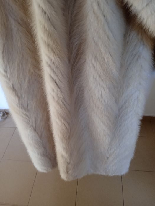 Продавам употребявано палто от норка.