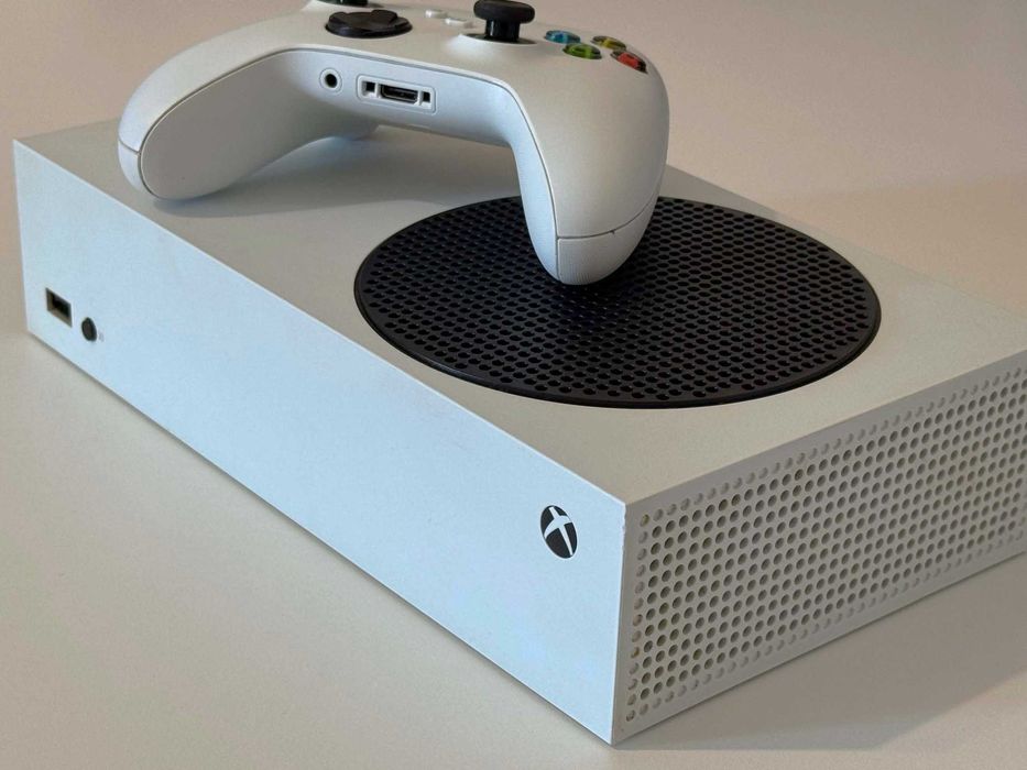 Бартер! Xbox Series S (Robot White) Бял.