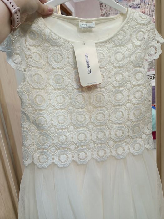 Нарядное белое платье для девочек.