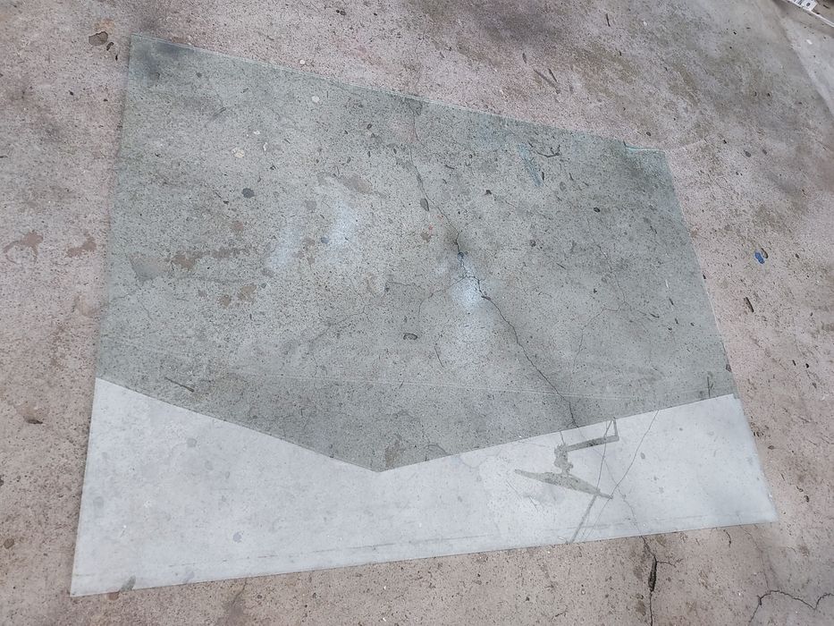 Bucată de sticlă de 5-6 mm grosime și 106x61