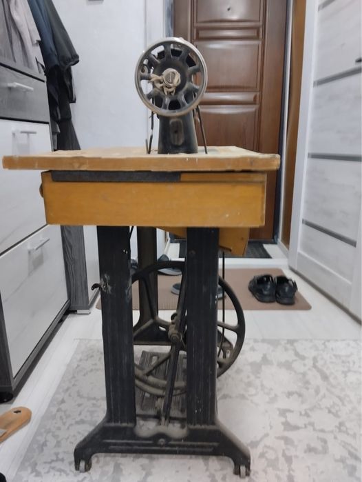 Продам швейную машину