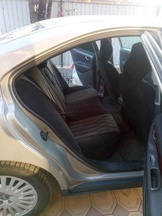 Volvo S60 хэтчбек