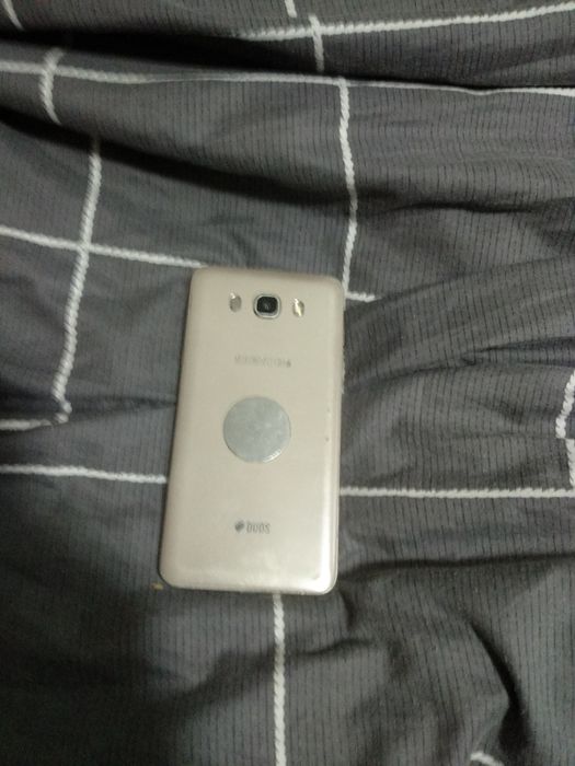 Продам 2 телефона Самсунг J7 16 Гб, Mi A1