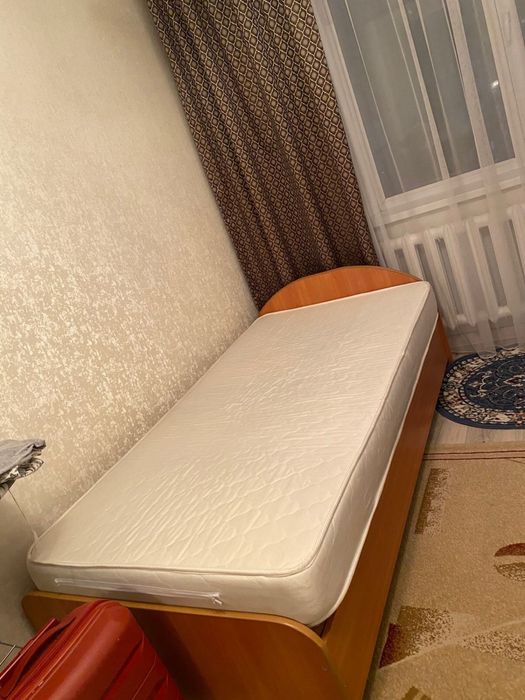 Кровать с матрасом