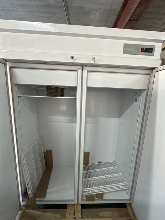 Холодильный шкаф