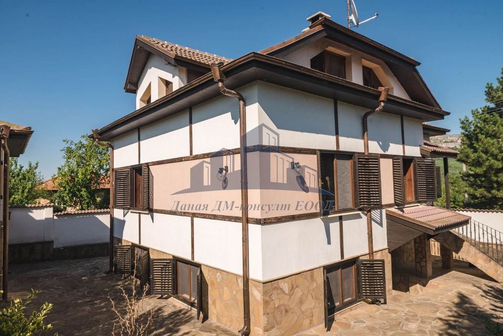 Продава се Къща в с. Мадара, Област Шумен - 1550 кв.м за 368 €/кв.м - Снимка #9