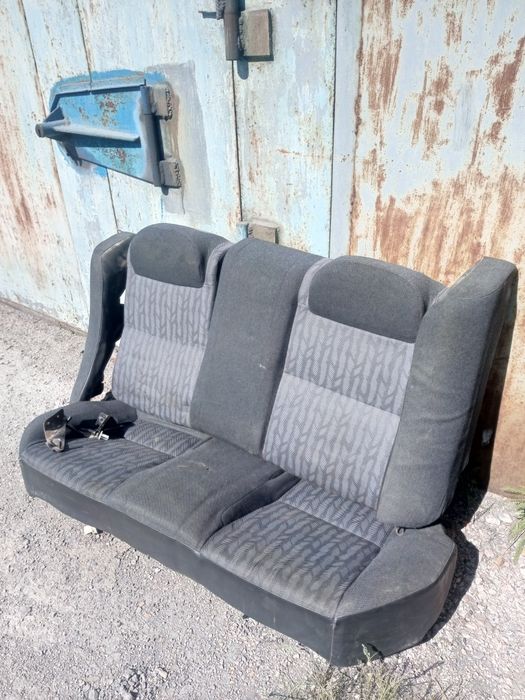 Продам   задние сиденья на Мазда 626 ( Кронос)