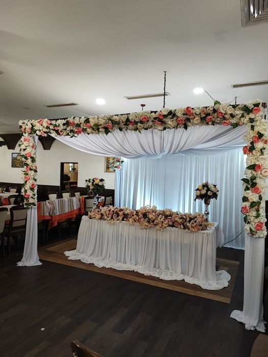 Конструкция с украса и арки за изнесен ритуал