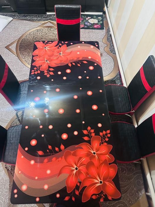 Стол со стульями