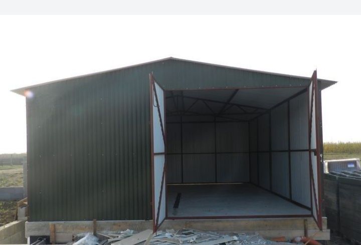 Garaje auto și case modulare pe structura metalica învelite cu panouri