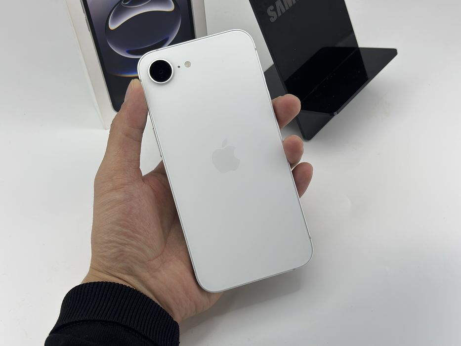 Айфон Apple 16e емкость 100 состояние 10/10