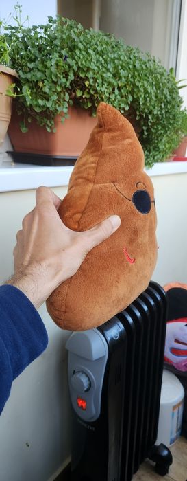 Un cacatel, un rahatzel, jucarie de pluș