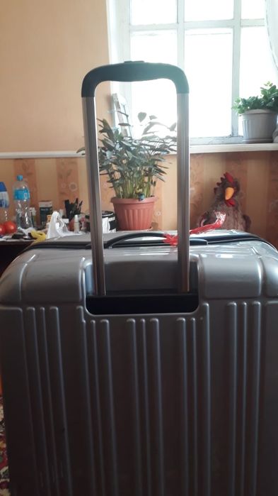 Чемодан пластик большой