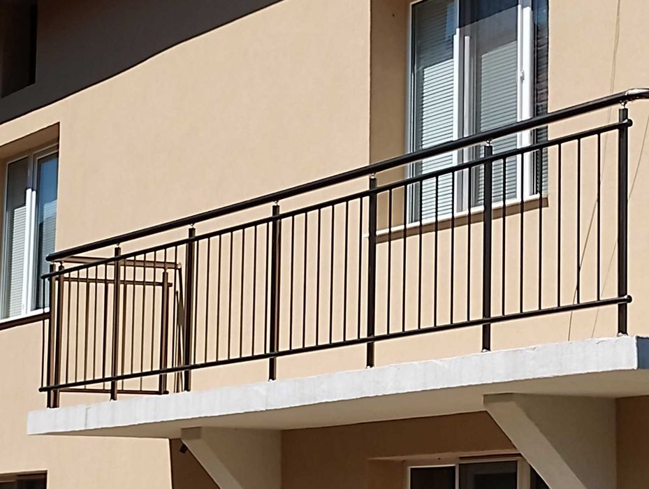 Алуминиеви, стъклени и дървени парапети