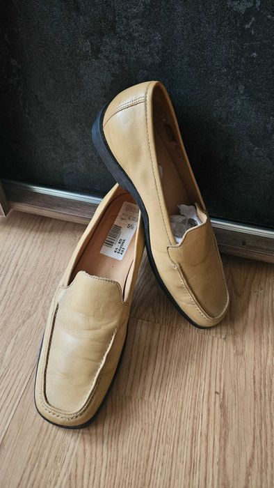 Clarks женски кожени мокасини, размер 38.5