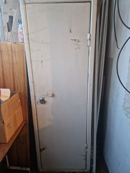 Продам металлический сейф