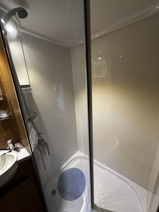 De vânzare – ACE Supreme Twinstar | An 2008 | 4 locuri | Twin Axle | 7,95 m