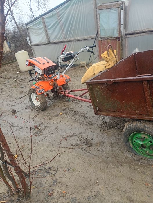 Vând tractor și un motocultor