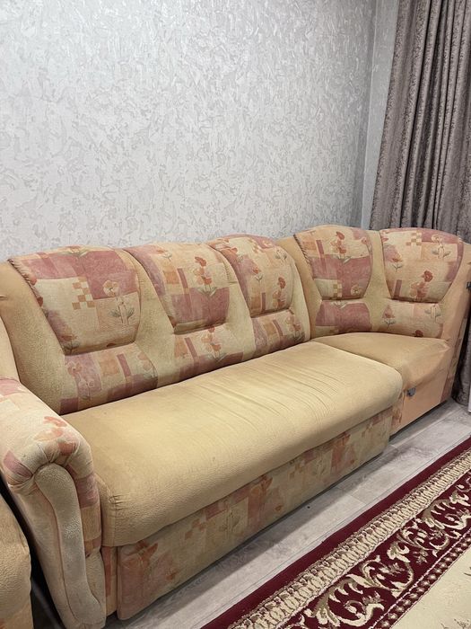 Продам угловой диван с креслом