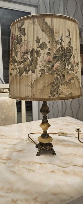 Продавам красива нощна лампа.