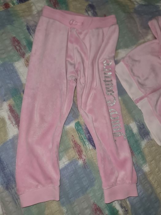Marimea 36 luni.Decolorat la mijloc si maneci ca in poze + cadou
