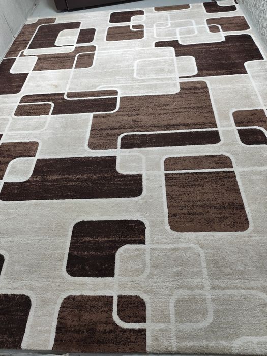 Хороший , большой ковер