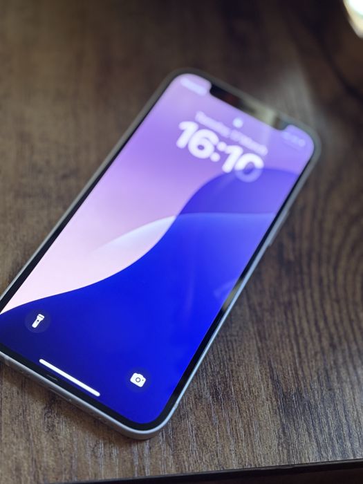 Iphone 12 mini  бял