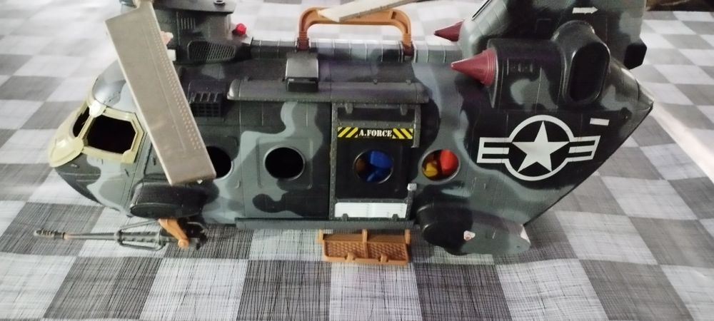 Вертолет большой военный