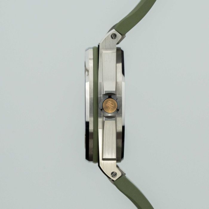 Audemars Piguet Royal Oak Offshore Diver 15720ST.OO.A052CA.01 Khaki Green dial