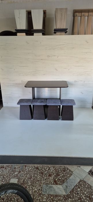 Стол с табуретками