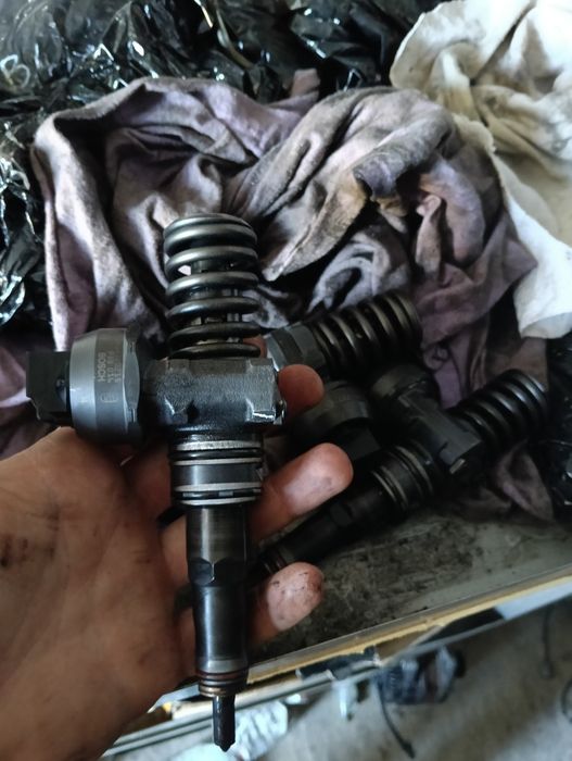 Injector Passat golf Octavia Touran Caddy 1.9 TDI BKC BXE 038130073AG