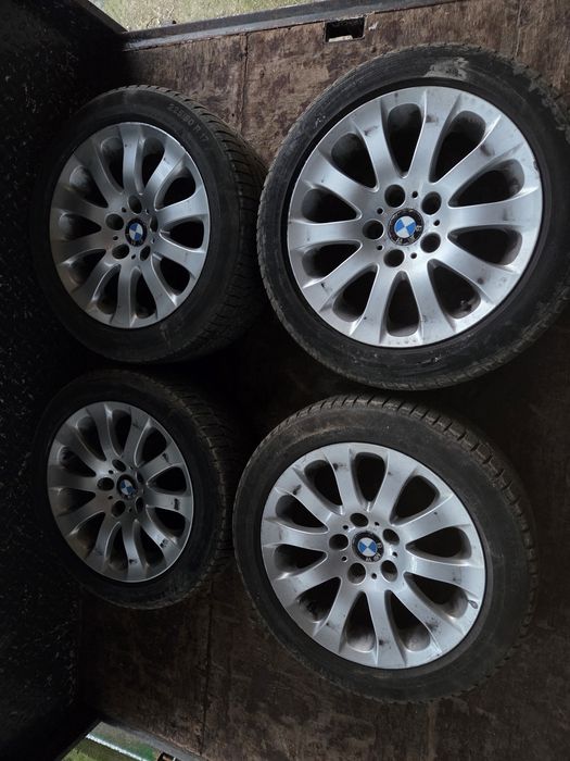 Set jante 225/50 R 17 cu anvelope de iarnă.