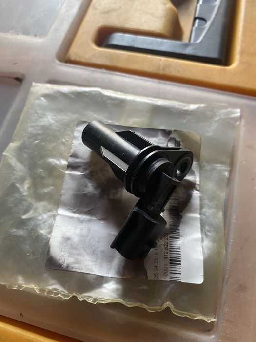 Продам датчик коленвала на Рено Дастер