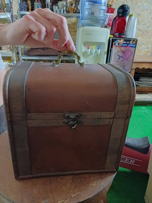 Старо дървено сандъче