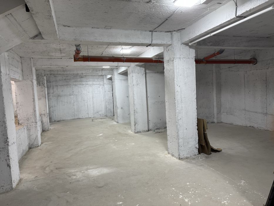 De INCHIRIAT birouri + demisol