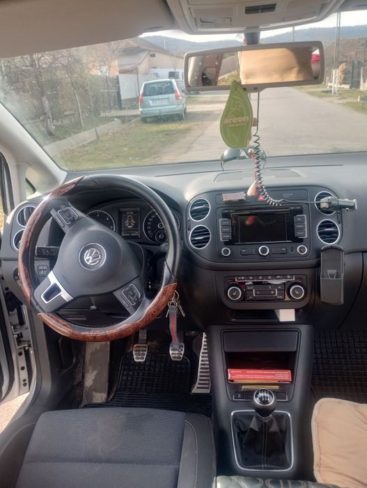 Vînd Volkswagen golf 6 plus anul 2012