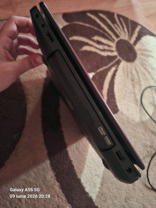 Laptop ,mouse,  baterie și cablu