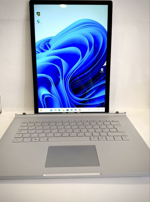Microsoft Surface Book3 i7-1065G7 - SSD 512GB/8gb Ram - Ca Nou !!!