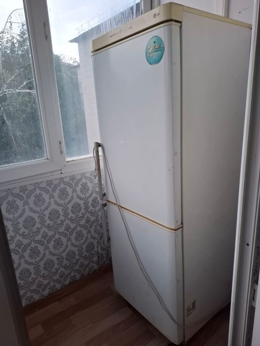 Продам холодильник