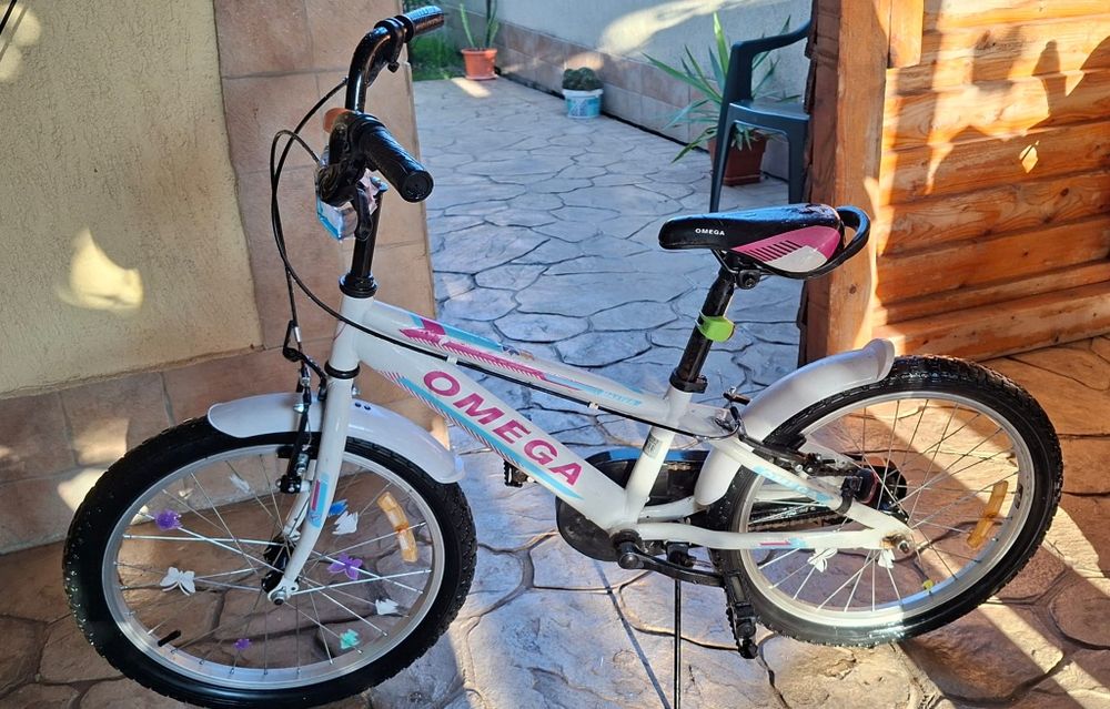 Vând bicicleta aproape noua