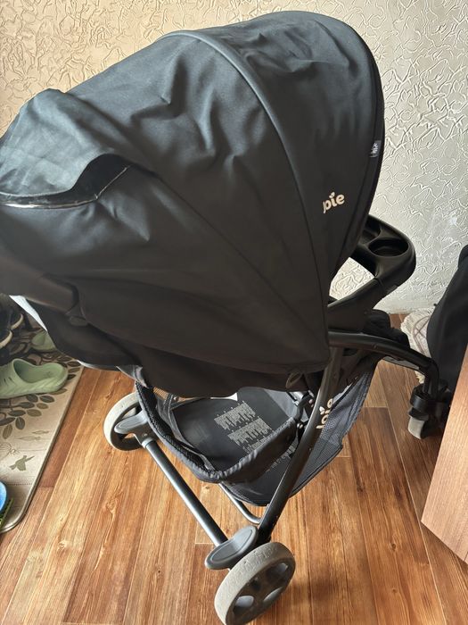 Коляска Joie в отличном состоянии!