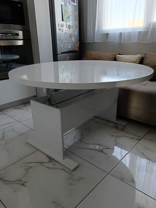 Трапезна маса от бял гланц - масивна, с повдигащ механизъм